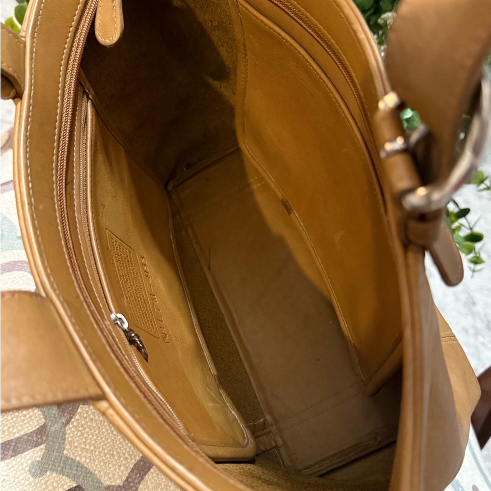 Coach Vintage 1997 Costa Rican leather waverly handbag. - Picture 7 of 11